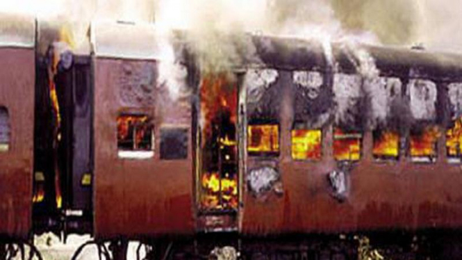 Terbakarnya kereta api di Gujarat, India, 27 Februari 2002
