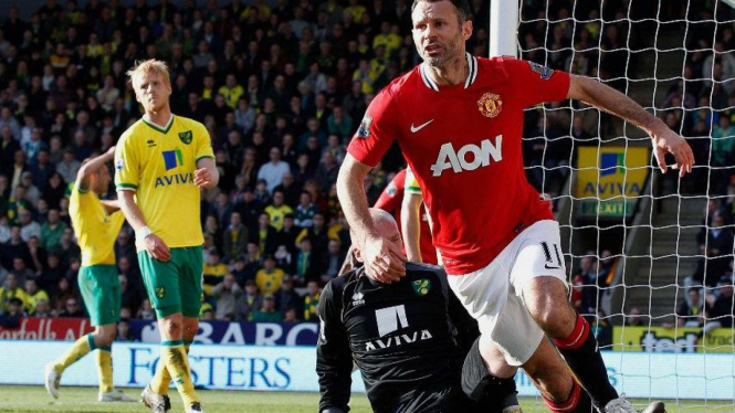 Ryan Giggs usai membobol gawang Norwich City