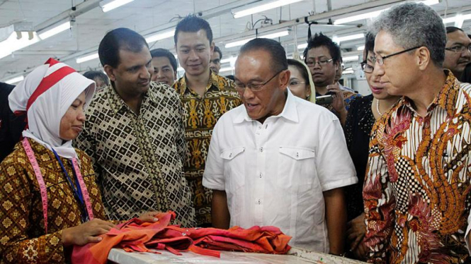 Aburizal Bakrie Kunjungi Pabrik Garmen di Sukabumi