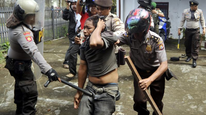 Bentrokan sengketa tanah di Makassar