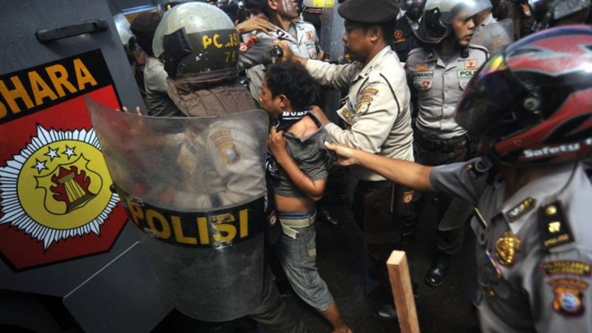 Bentrokan sengketa tanah di Makassar