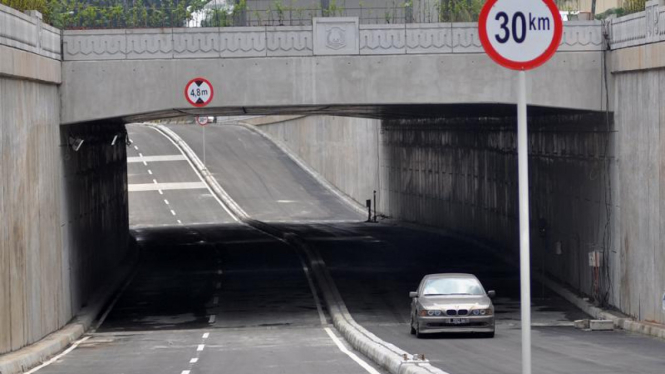 Foke Tinjau Underpass Blok M