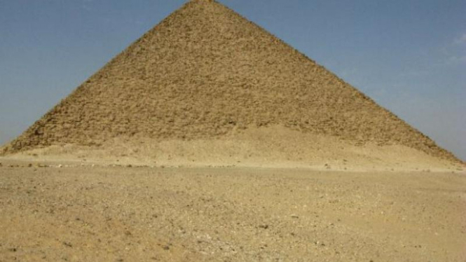 Piramida Merah, piramida terbesar ketiga di Mesir