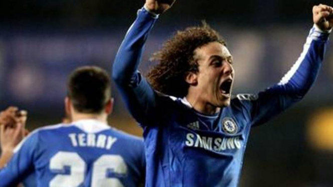 David Luiz merayakan kemenangan atas Napoli