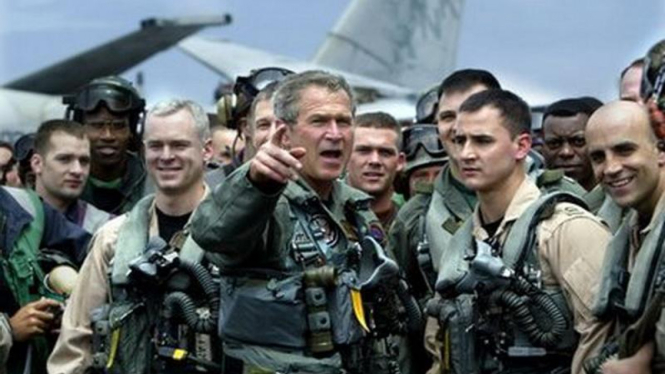 Presiden George Walker Bush kala memimpin militer AS menyerang Irak pada 2003.