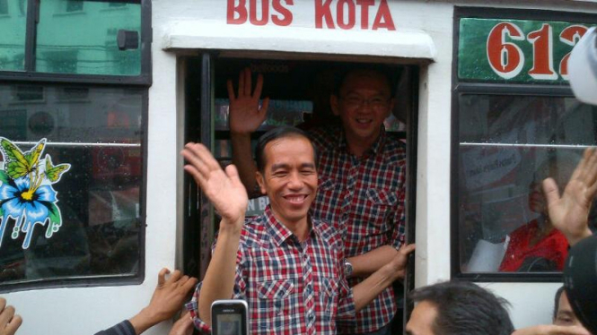 Jokowi daftar cagub naik kopaja