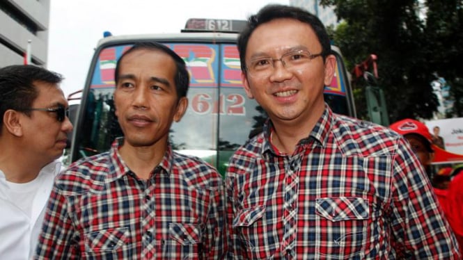 Joko Widodo dan Basuki Tjahaya Purnama (Ahok) Naik Bus Kopaja Ke KPUD DKI