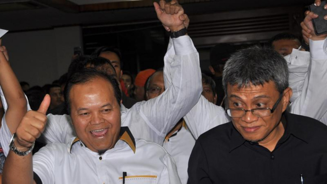 Hidayat Nur Wahid dan Didiek Daftar ke KPUD