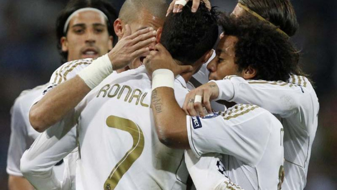 Marcelo (kanan) dan para pemain Real Madrid