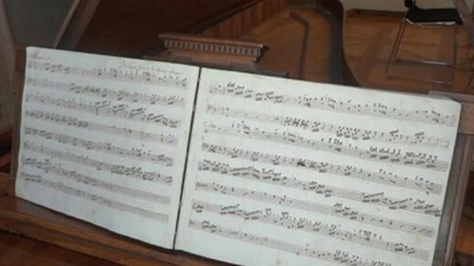 Partitur karya Mozart saat berusia 10 tahun
