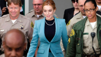 Pengakuan Lindsay Lohan Tertarik Belajar Islam