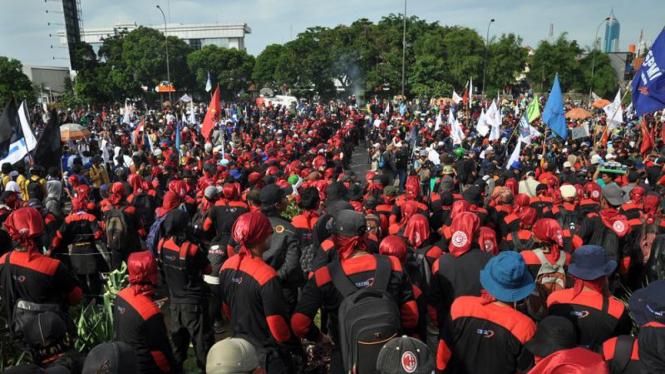 Demo anti kenaikan harga BBM di depan gedung DPR