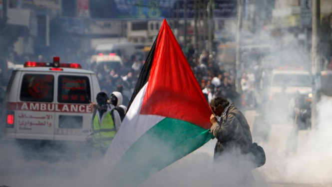 Bentrokan antara warga Palestina dan tentara Israel pada peringatan Hari Tanah