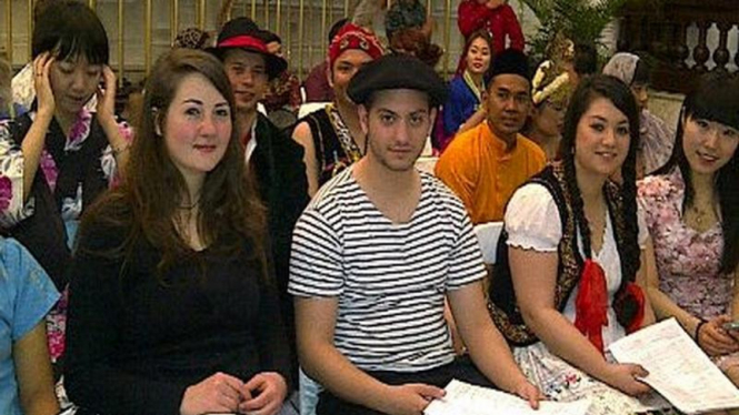 Para mahasiswa asing peserta Bea Siswa Seni dan Budaya Indonesia