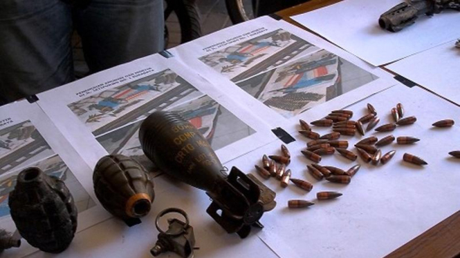 Mortir dan peluru ditemukan di pembuangan sampah di Surabaya