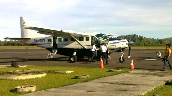 Pesawat milik Susi Air mendarat di Bandara Lasikin, Sinabang, Simeulue, NAD