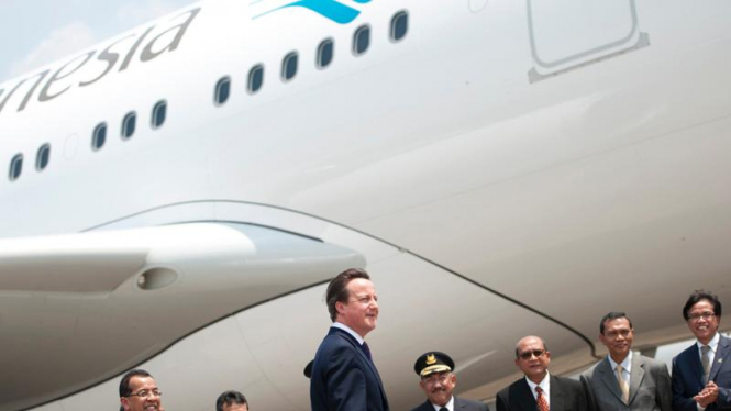 PM Inggris David Cameron Tinjau Pesawat Garuda Indonesia