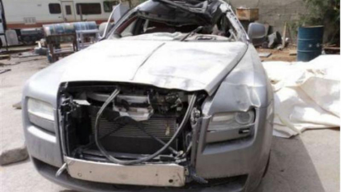 Rolls Royce Ghost mengalami kecelakaan di Arab Saudi