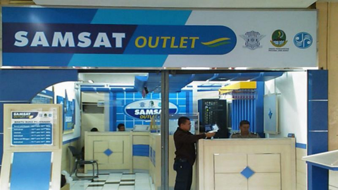Pelayanan Samsat Outlet. [Ilustrasi]