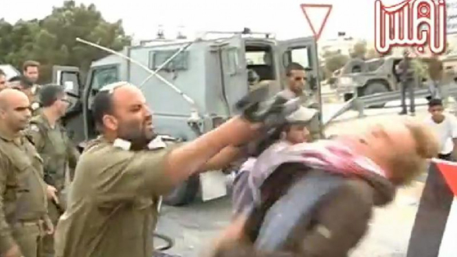 Tentara Palestina hajar aktivis dengan senapan