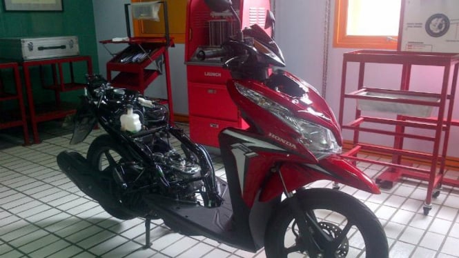 Vario Techno 125 Programme Fuel Injection (PGM-FI)