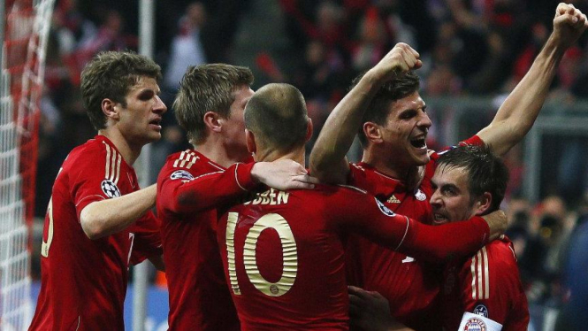 Pemain Bayern Munich merayakan gol Mario Gomez lawan Real Madrid