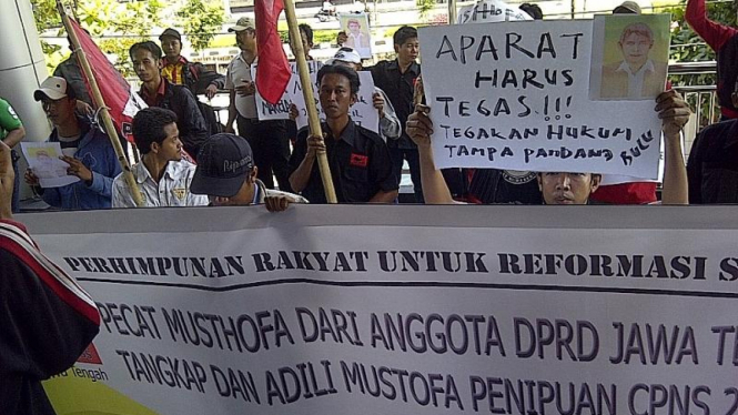 Korban calo CPNS berunjuk rasa di DPRD Jawa Tengah