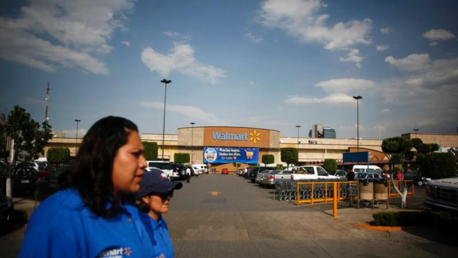Pegawai Supermarket Wal-Mart di Mexico City Meksiko