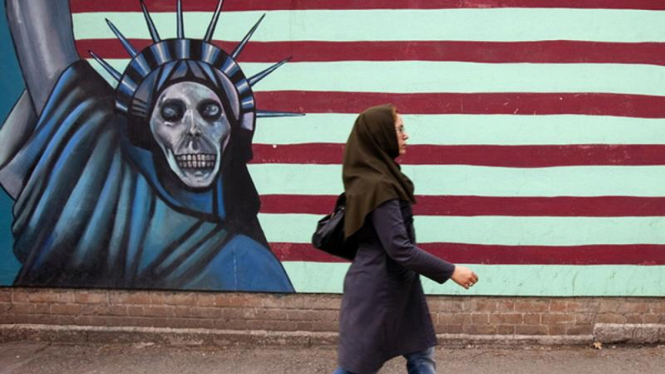 Mural di tembok bekas Kedutaan Besar AS di Tehran Iran