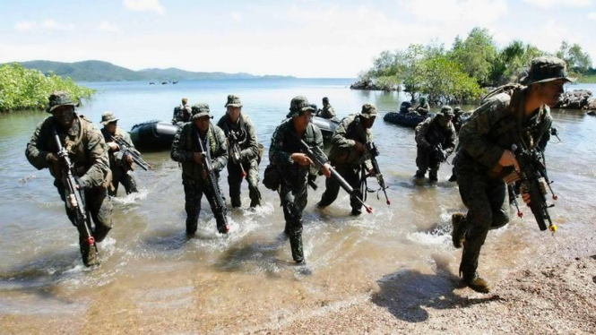 Latihan serangan amfibi Pasukan AS dan Filipina