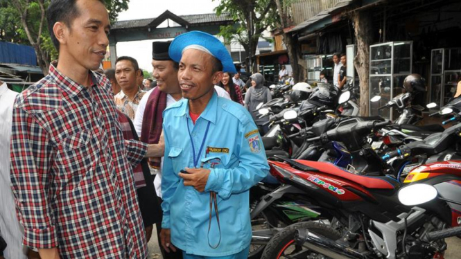 Jokowi Tinjau Pasar Ular