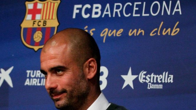 Josep Guardiola usai mengumumkan pengunduran dirinya dari Barcelona