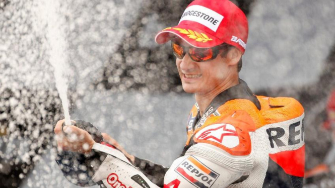 Dani Pedrosa merayakan podium di MotoGP Spanyol