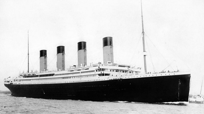 Kapal RMS Titanic bertolak dari Inggris pada 10 April 1912