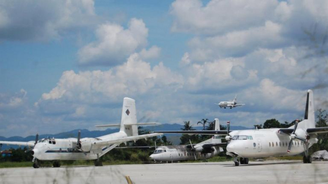 Sejumlah pesawat parkir di Bandara Sentani, Jayapura
