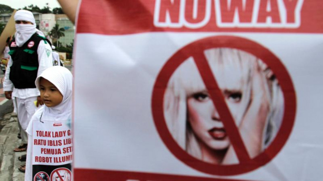 Aksi demonstrasi anti Lady Gaga di Jakarta