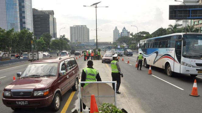 Contra Flow Arus lalu lintas di jalan tol