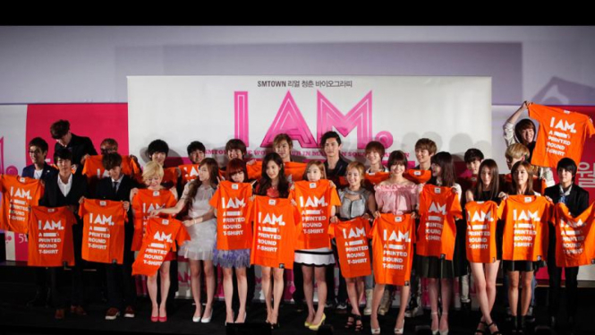Para anggota SM Entertainment saat promosi film I AM. 