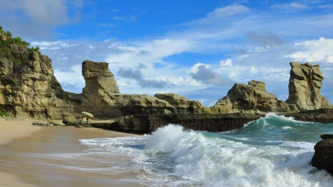 Pantai Klayar di Pacitan