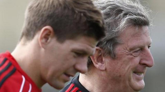 Steven Gerrard (kiri) bersama Roy Hodgson saat di Liverpool