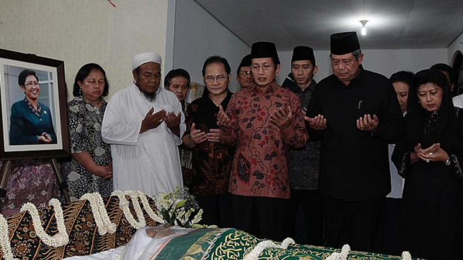 Presiden SBY melayat mantan menkes