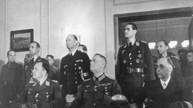Delegasi Jerman menyerah tanpa syarat 7 Mei 1945