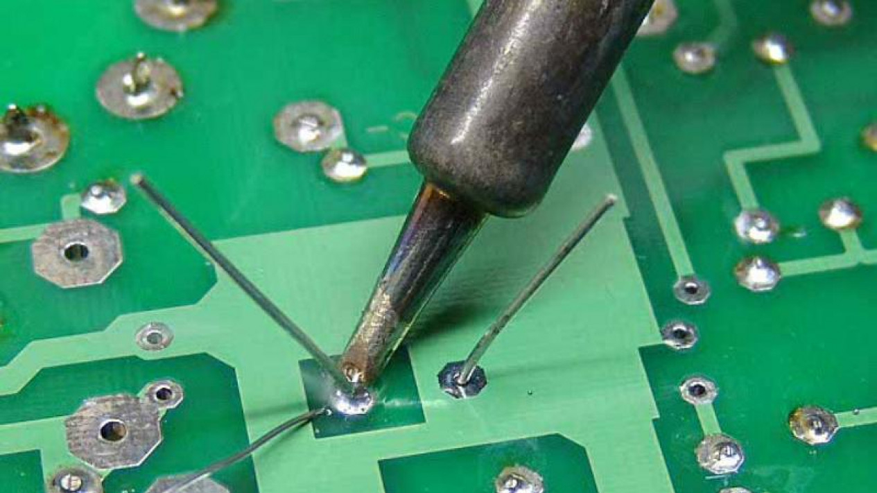 Foto Mengenal Soldering Pada Perakitan Elektronik