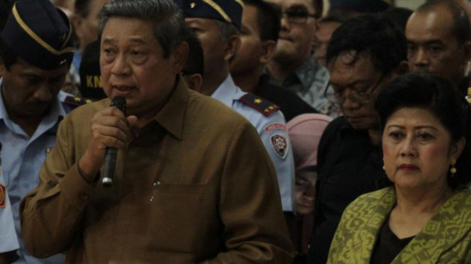 Presiden SBY Temui Keluarga Korban Pesawat Sukhoi di Bandara Halim