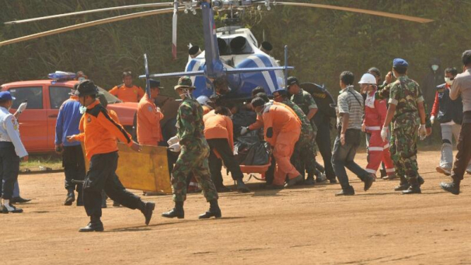 Evakuasi Korban Pesawat Sukhoi di Pasir Pogor, Cijeruk