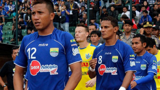Striker Persib Bandung, Noh Alam Shah (kiri) dan Marcio Souza