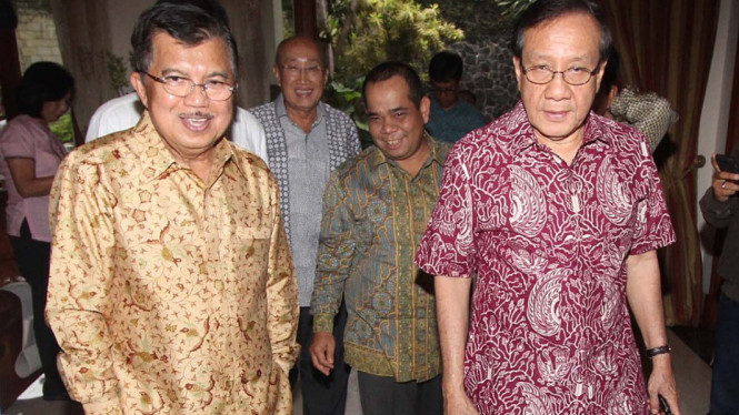 Jusuf Kalla dan Akbar Tandjung (Golkar)