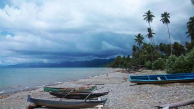 Pantai Wai Ipa di Maluku Utara.