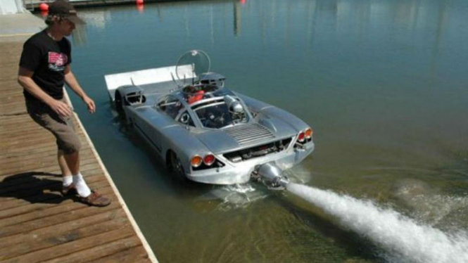 Mobil amfibi tercepat di dunia
