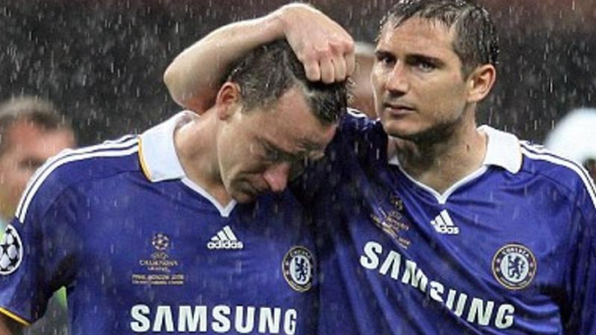 John Terry (kiri) dan Frank Lampard